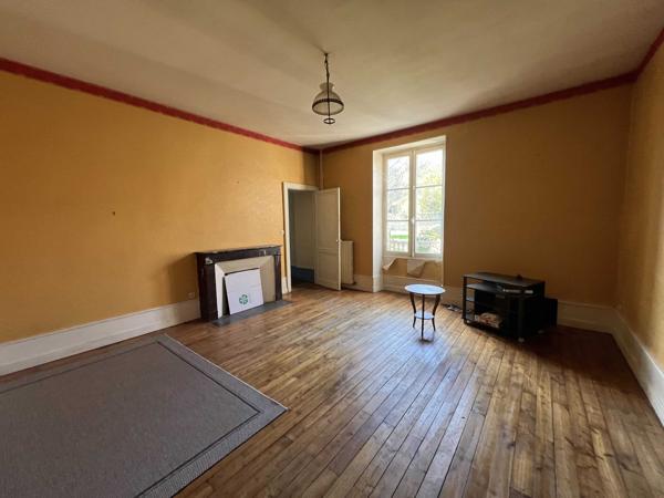 IMMEUBLE AVEC RAPPORT LOCATIF ET DEPENDANCES ATTENANTES - JARDIN CLOS