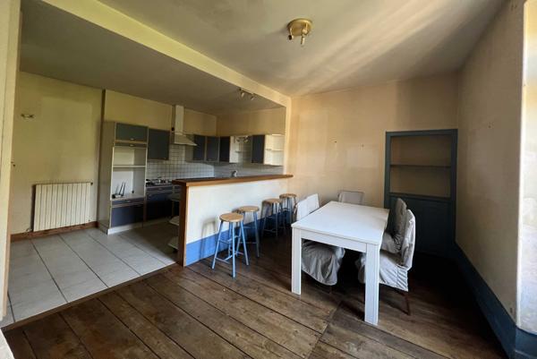 IMMEUBLE AVEC RAPPORT LOCATIF ET DEPENDANCES ATTENANTES - JARDIN CLOS