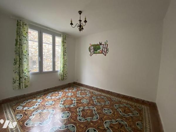  PROCHES  UZES  - MAISON DE VILLAGE 