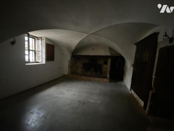  PROCHES  UZES  - MAISON DE VILLAGE 