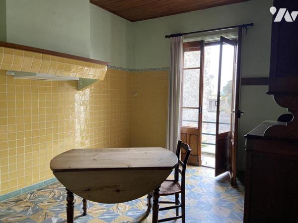  PROCHES  UZES  - MAISON DE VILLAGE 