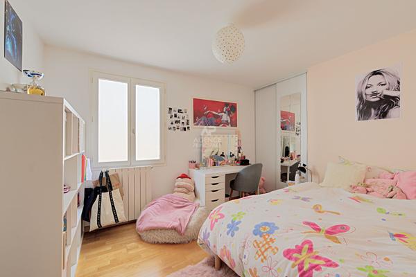 Maison Saint Germain En Laye 6 pièce(s) 130 m2 925 000 € **  - Référence  18224