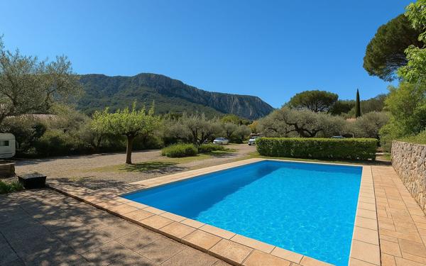 Maison à vendre    4 pièces • 147 m2 Le Revest-les-Eaux