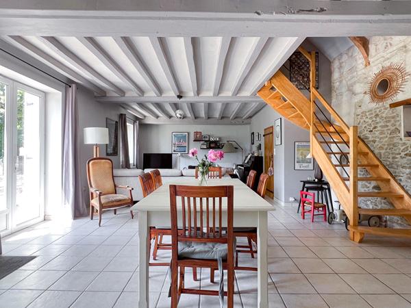 Maison ancienne rénovée 4 chambres  terrain de plus de 2 000 m² Garage et dépendance - À 5min de Beaufort en Anjou
