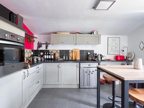Maison ancienne rénovée 4 chambres  terrain de plus de 2 000 m² Garage et dépendance - À 5min de Beaufort en Anjou