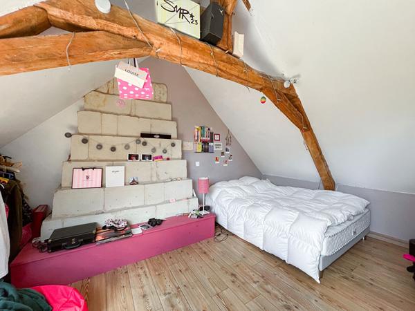 Maison ancienne rénovée 4 chambres  terrain de plus de 2 000 m² Garage et dépendance - À 5min de Beaufort en Anjou