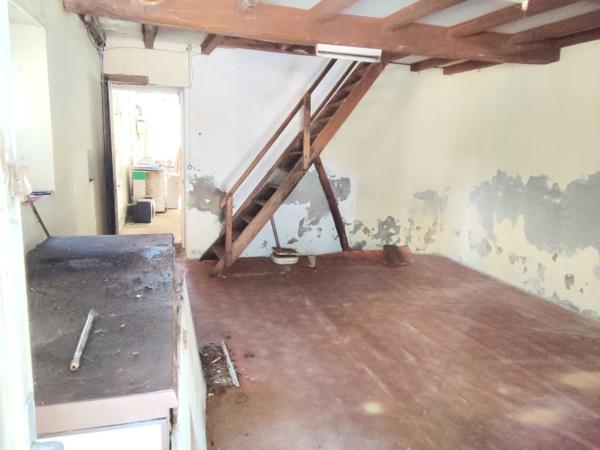 Maison à vendre 4 pièces 94m2 à rénover GEMOZAC (17)