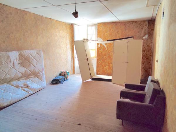 Maison à vendre 4 pièces 94m2 à rénover GEMOZAC (17)