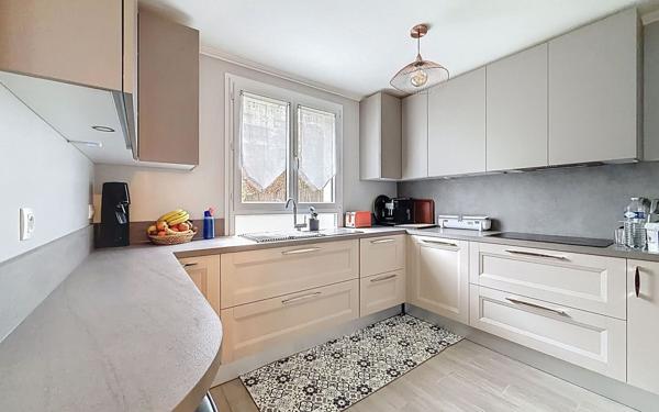 Maison à vendre    4 pièces • 80,36 m2 Guyancourt