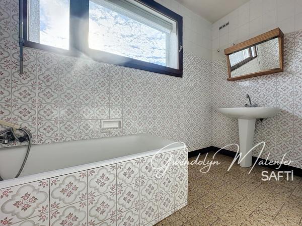 Grande maison familiale – Deux habitations réunies – Immense terrain – Nombreuses dépendances – Gros potentiel