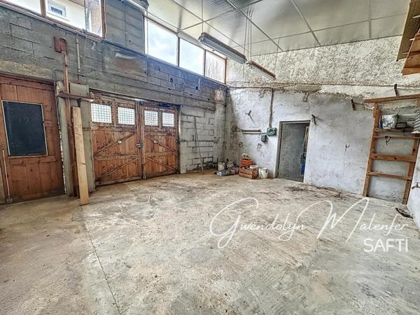 Grande maison familiale – Deux habitations réunies – Immense terrain – Nombreuses dépendances – Gros potentiel