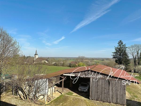Grande maison familiale – Deux habitations réunies – Immense terrain – Nombreuses dépendances – Gros potentiel