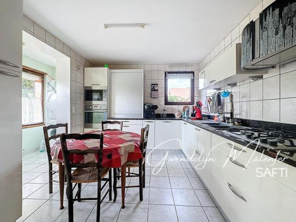 Grande maison familiale – Deux habitations réunies – Immense terrain – Nombreuses dépendances – Gros potentiel