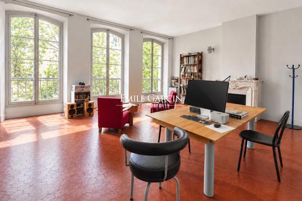 A vendre - Avignon intra-muros - appartement de caractère -dernier étage - hôtel particulier - parking