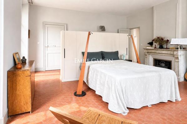 A vendre - Avignon intra-muros - appartement de caractère -dernier étage - hôtel particulier - parking