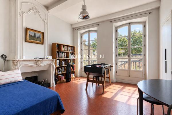 A vendre - Avignon intra-muros - appartement de caractère -dernier étage - hôtel particulier - parking