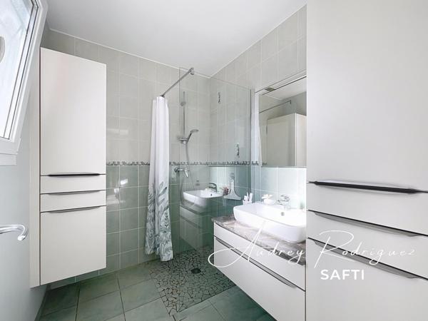 Propriété contemporaine et familiale – Piscine & vue