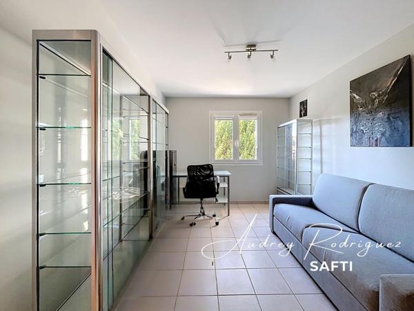 Propriété contemporaine et familiale – Piscine & vue