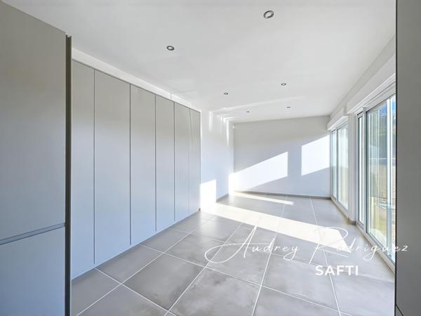 Propriété contemporaine et familiale – Piscine & vue