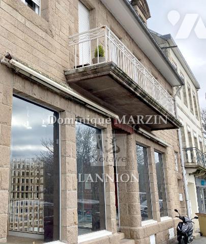 Immeuble avec vue sur rivière