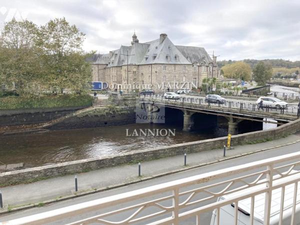 Immeuble avec vue sur rivière