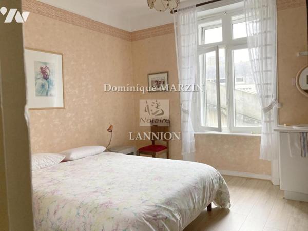 Immeuble avec vue sur rivière