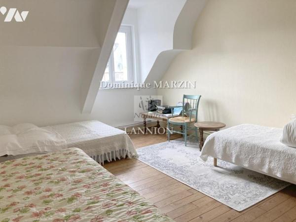 Immeuble avec vue sur rivière