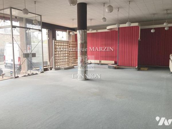 Immeuble avec vue sur rivière