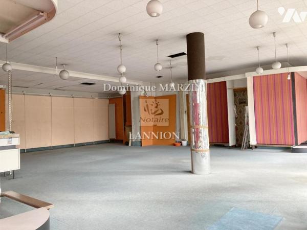 Immeuble avec vue sur rivière