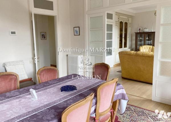 Immeuble avec vue sur rivière