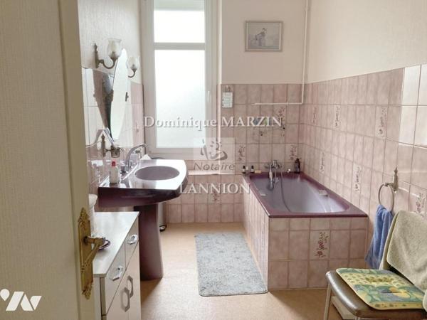 Immeuble avec vue sur rivière