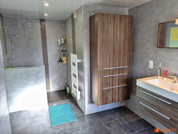 Appartement T4 avec entrée privative et terrain