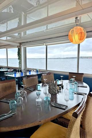 Restaurant unique en bord de l’étang de Thau