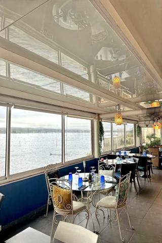 Restaurant unique en bord de l’étang de Thau