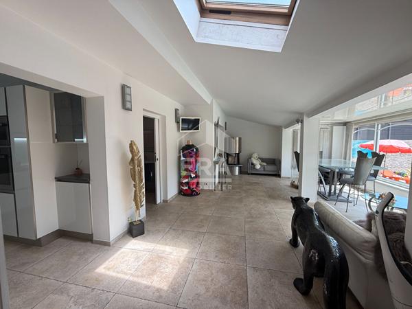 A VENDRE 13360 ROQUEVAIRE MAISON DE TYPE 5 DE 155 M² AVEC STUDIO DE 20 M² INDEPENDANT SUR 850M² DE JARDIN, GARAGE ET PISCINE