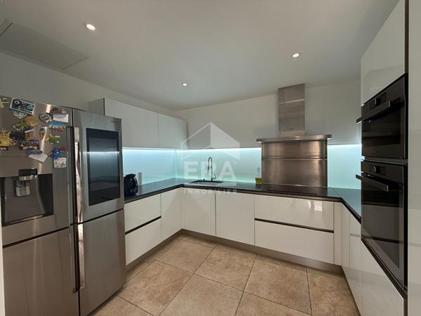 A VENDRE 13360 ROQUEVAIRE MAISON DE TYPE 5 DE 155 M² AVEC STUDIO DE 20 M² INDEPENDANT SUR 850M² DE JARDIN, GARAGE ET PISCINE