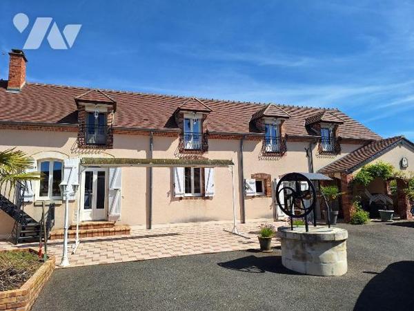 A vendre à SAINT PALAIS (CHER), grande longère familiale comprenant un séjour-salon avec chemin...