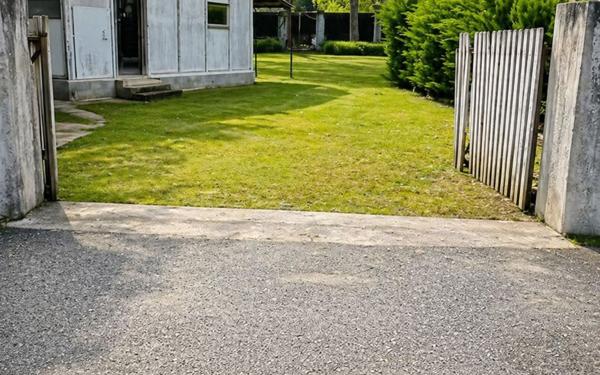 Maison à vendre    2 pièces • 140 m2 Salies-du-Salat
