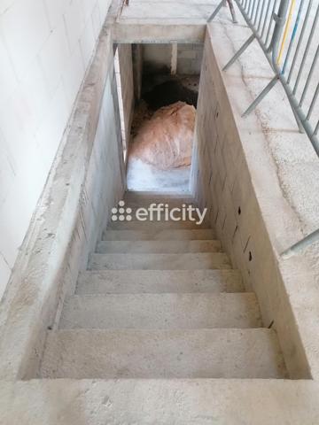 Bureau 2 pièces - 186 m²