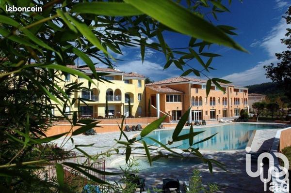 Appartement 2 pièces de 33 m² à Gréoux-les-Bains (04800)