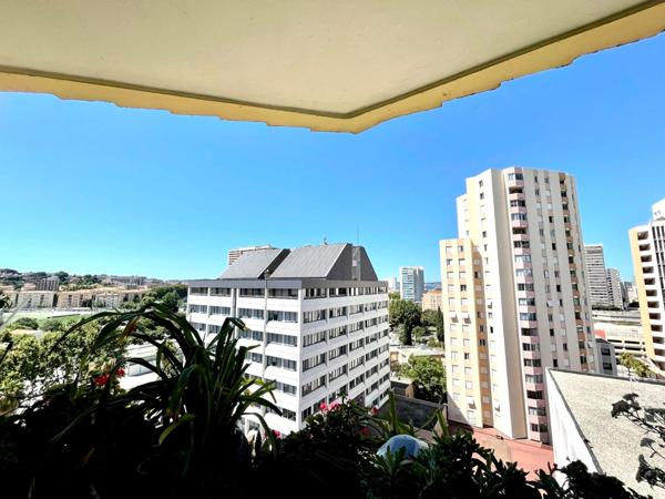 Appartement à vendre 3 pièces TOULON (83) - La Rode - Le Toucan - 10ème étage et Garage.