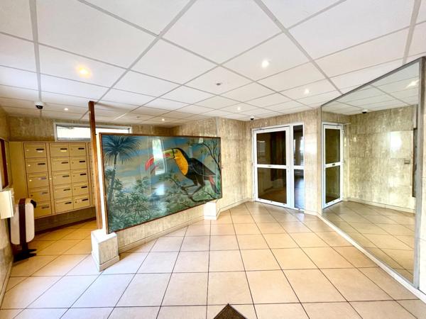 Appartement à vendre 3 pièces TOULON (83) - La Rode - Le Toucan - 10ème étage et Garage.