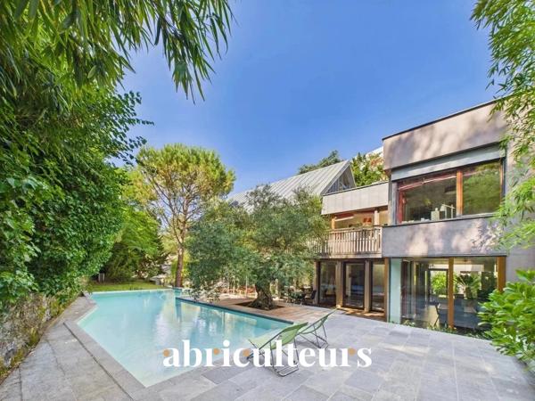 Splendide maison d'architecte dans un écrin de verdure 317m², piscine et grandes terrasses Nantes Sud