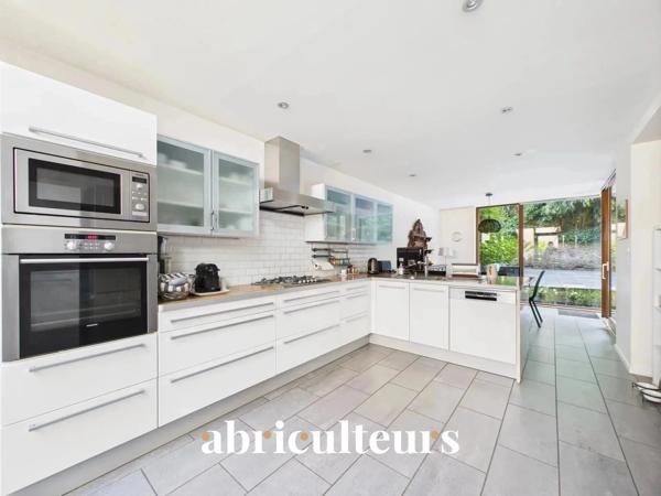 Splendide maison d'architecte dans un écrin de verdure 317m², piscine et grandes terrasses Nantes Sud