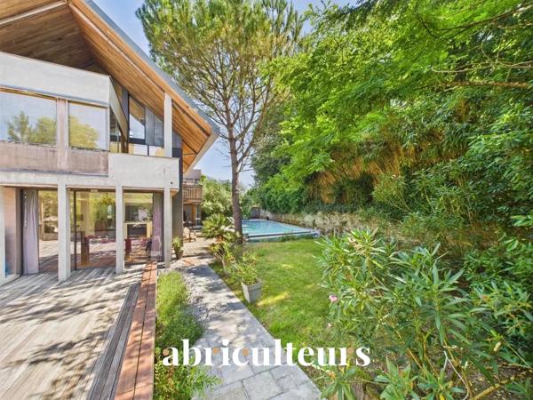 Splendide maison d'architecte dans un écrin de verdure 317m², piscine et grandes terrasses Nantes Sud