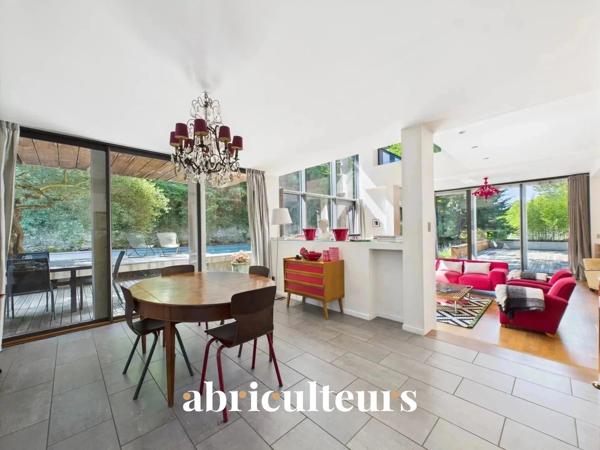 Splendide maison d'architecte dans un écrin de verdure 317m², piscine et grandes terrasses Nantes Sud