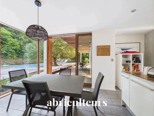 Splendide maison d'architecte dans un écrin de verdure 317m², piscine et grandes terrasses Nantes Sud
