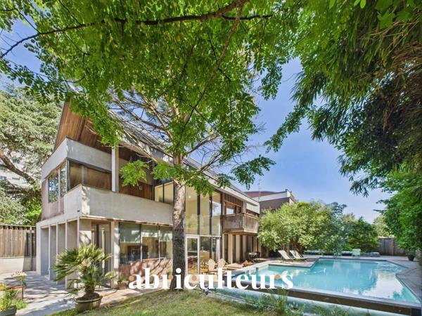 Splendide maison d'architecte dans un écrin de verdure 317m², piscine et grandes terrasses Nantes Sud