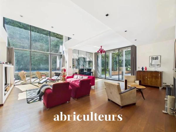 Splendide maison d'architecte dans un écrin de verdure 317m², piscine et grandes terrasses Nantes Sud