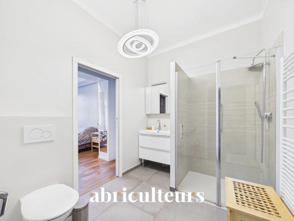 Clamart : Maison familiale lumineuse, 4 chambres, jardin, dépendance et fort potentiel